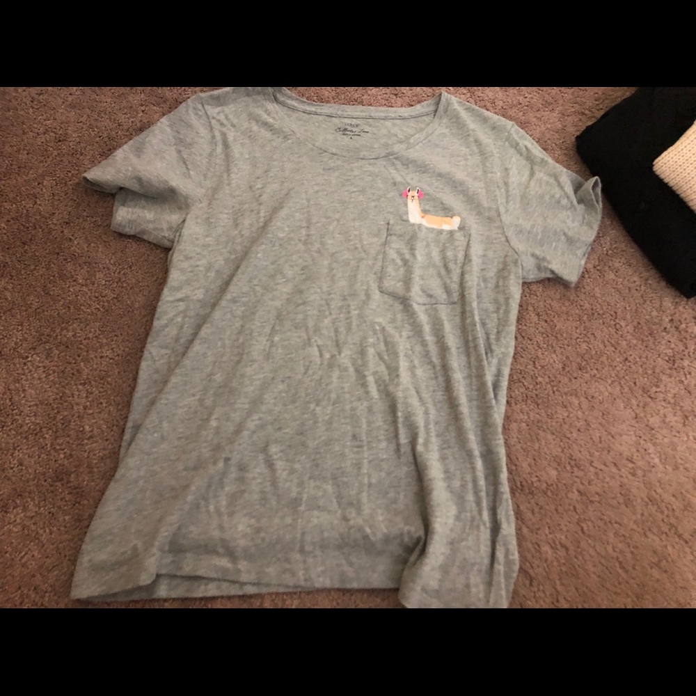 Super cute front pocket T-shirt!